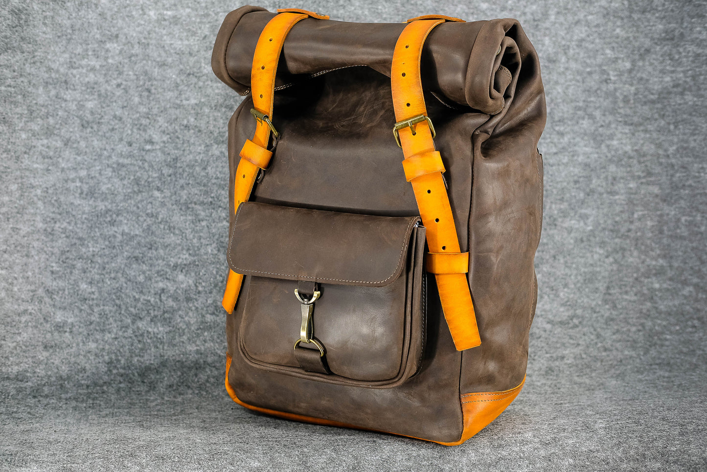 Men Backpack leather Cognac + Black "Hankle H42"